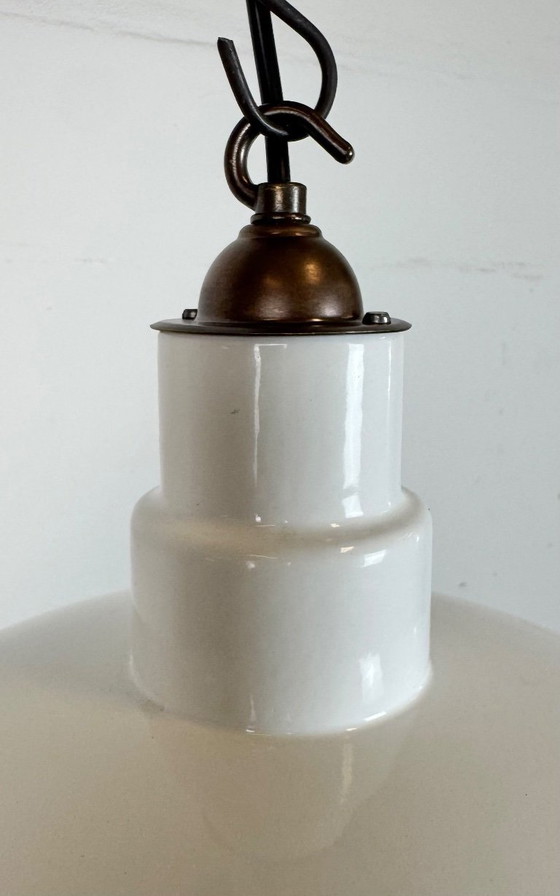Image 1 of Industriële witte geëmailleerde fabriekshanglamp van Quadrangle Mfg. Co., jaren 60