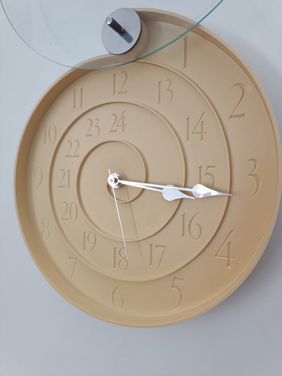 Nautilus-Uhr von Oscar Tusquets für Mobles 114 1995 – Uhren, Glass, Plastic (photo 2 of 13)