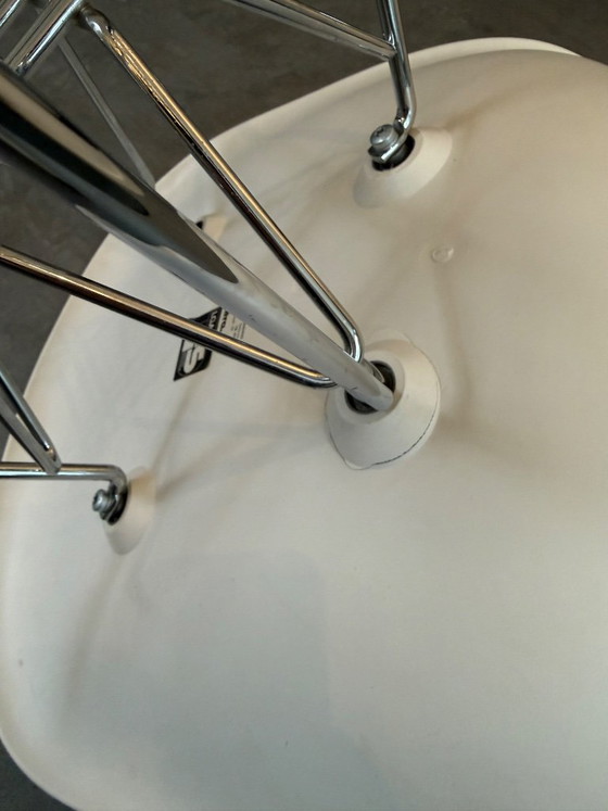 Vitra Eames DSR Sillas de comedor blancas 4 piezas – Plástico (photo 5 of 5)