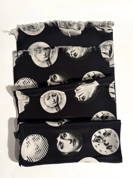 Seiden-Foulard-Schal „Faces of Lina“ von Piero Fornasetti, 1980er Jahre – decoratieve objecten, Silk, Surrealism