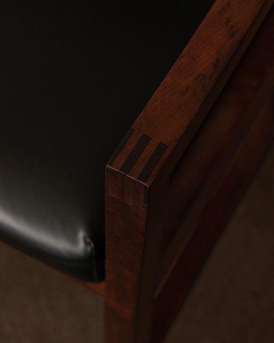 Image 1 of Vintage Houten Armstoel Met Zwart Kunstleer, Scandinavische Stijl