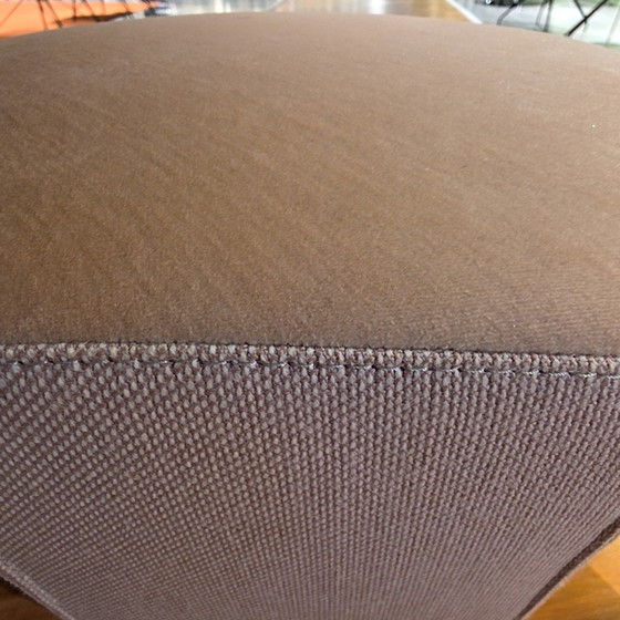 Image 1 of Puf con amuleto Leolux