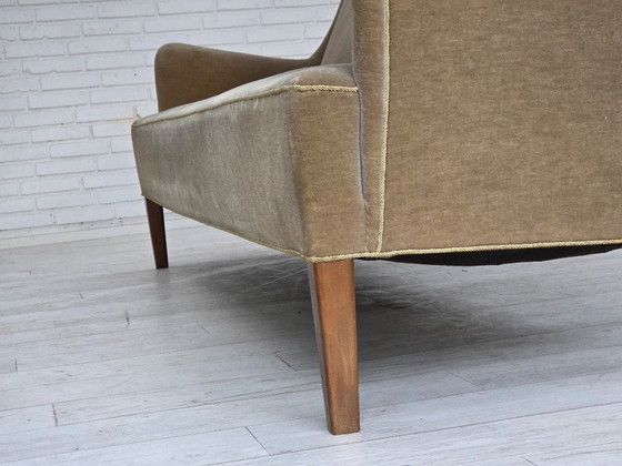 Image 1 of Divano danese a 4 posti, anni '60, in velluto verde chiaro originale.