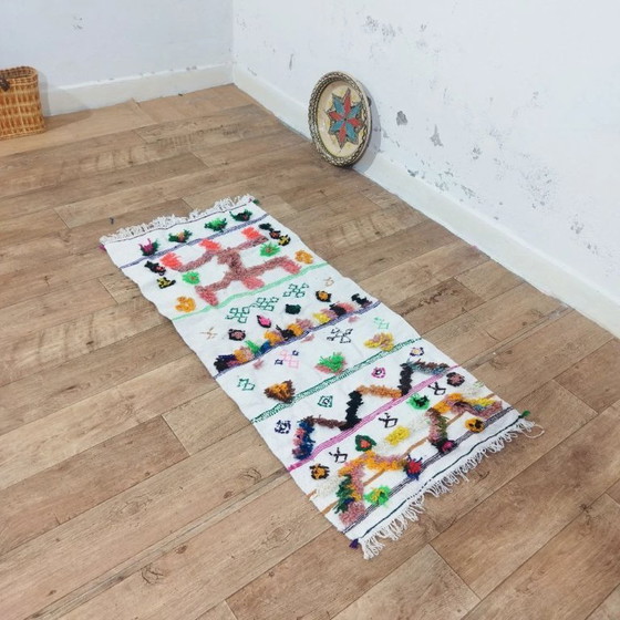 Image 1 of Mehrfarbiger Azilal-Teppich – getuftete Berbermuster / Mehrfarbiger Azilal-Teppich (142×68 cm)