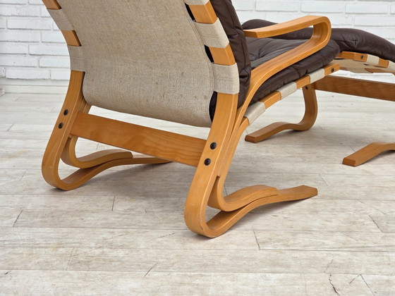 Image 1 of Années 1970, design norvégien d'Elsa & Nordahl Solheim, ensemble chaise et tabouret.