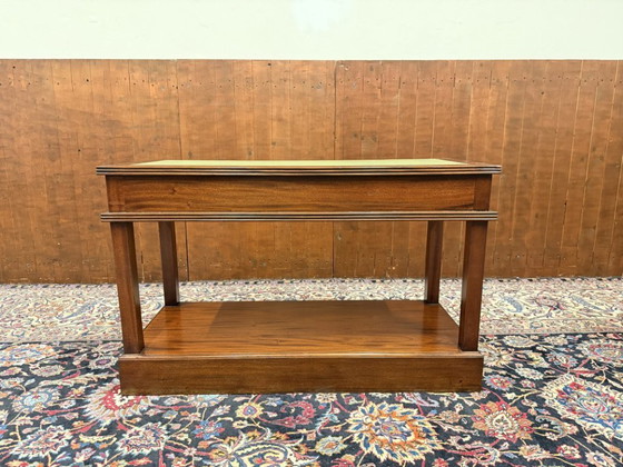 Klassischer englischer Chesterfield Konsolentisch – Leder, Holz (photo 6 of 11)