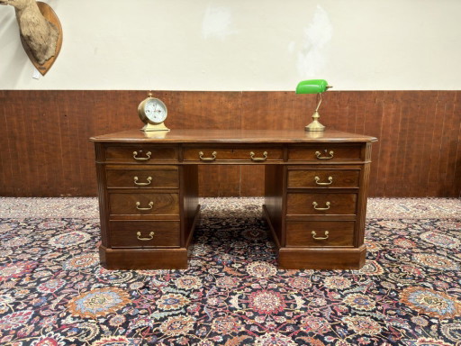 Klassischer englischer Schreibtisch mit Bürostuhl – bureau, Leather, Wood (photo 2 of 22)