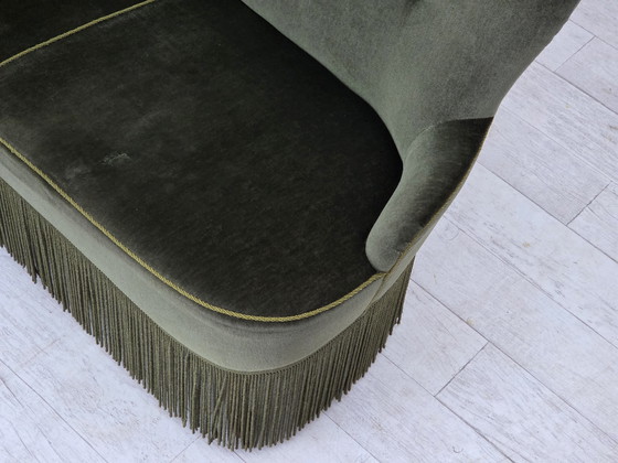 Image 1 of Anni '70, divano danese a 3 posti, velluto per mobili, gambe in legno di faggio, condizioni originali.