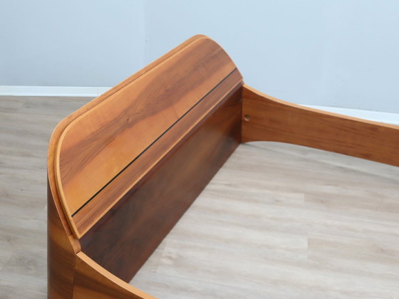 Image 1 of Italiaans bedframe uit de jaren 70 van gebogen walnotenhout met opbergruimte in het hoofdeinde.