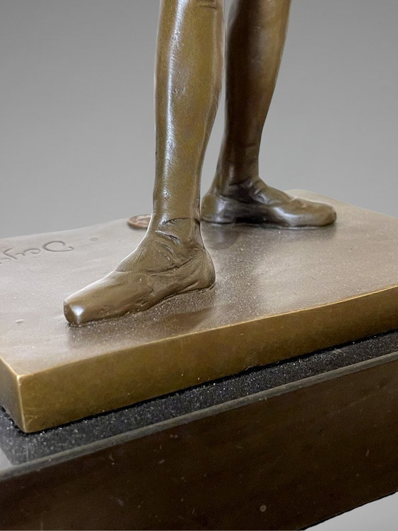 Image 1 of Escultura de bronce patinado de una bailarina inspirada en Degas – Edición JB Paris sobre base negra – 38 cm – 5,4 kg