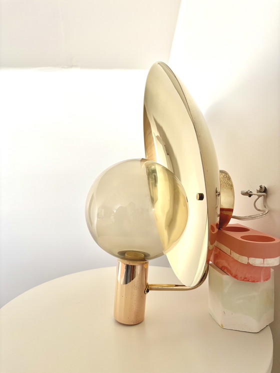 Image 1 of Lampada da parete Hans-Agne Jakobsson V-180 — vetro fumé e ottone (Svezia, anni '60)