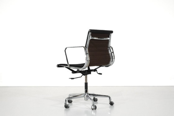 Image 1 of "EA 117" office chair by Charles Ray Eames for ICF USA 1969.