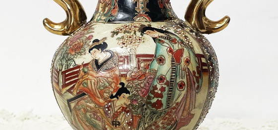 Image 1 of Display vase with Moriage design