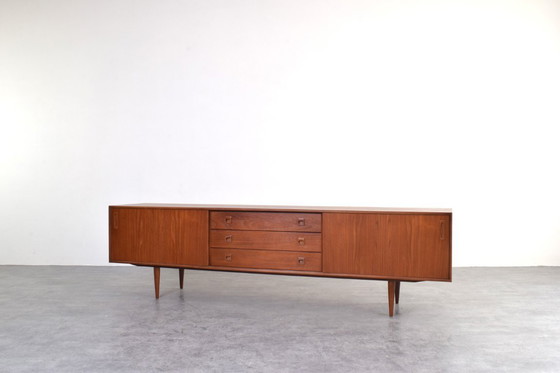 Image 1 of Dänisches Teak-Sideboard aus der Mitte des 20. Jahrhunderts, 1960er Jahre.