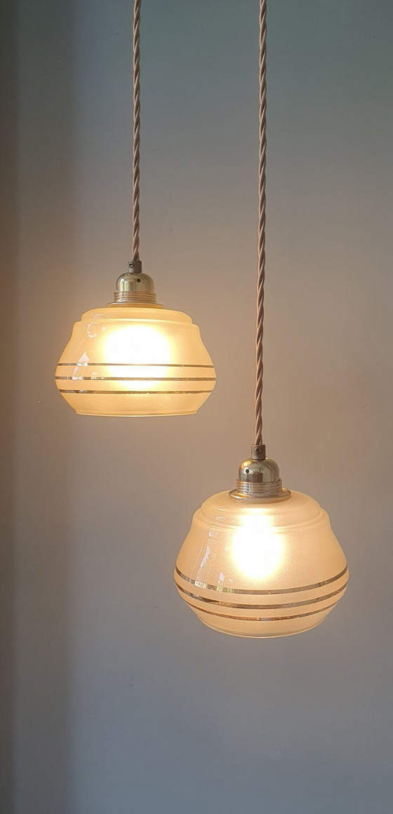Image 1 of Set di lampade a sospensione vintage francesi in vetro con decorazioni dorate