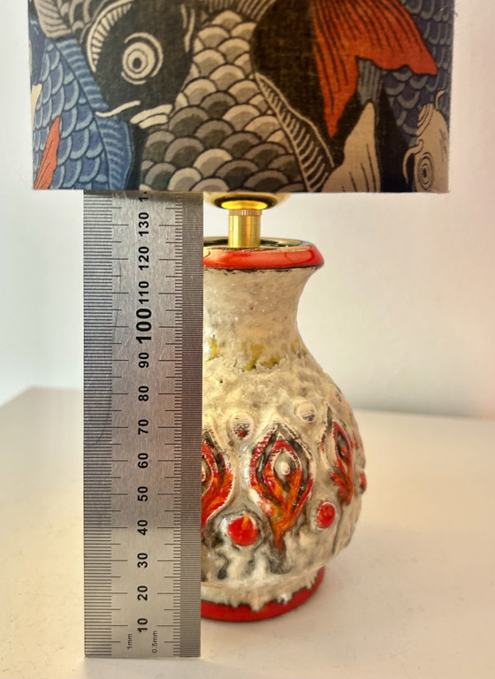 Image 1 of Lampe de table Small Fat Lava avec abat-jour japonais koi