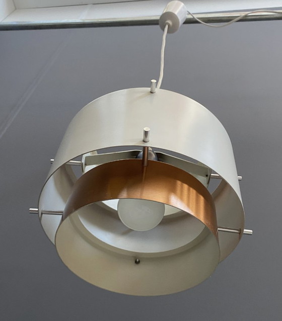 Image 1 of Metalen, witte en messingkleurige hanglamp van VEB 1960