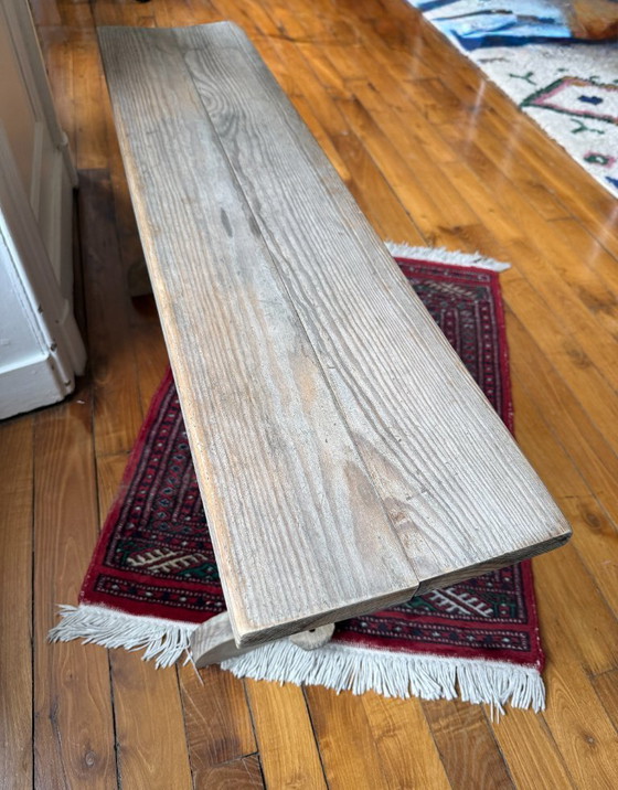 Image 1 of Banco de la vieja escuela hecho de madera cruda