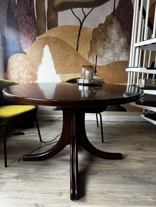 Mahogany extendable dining table