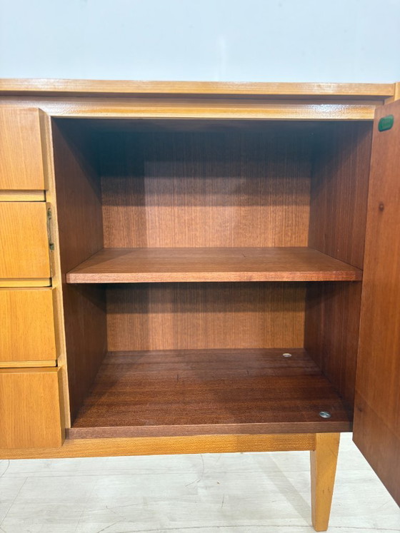 Image 1 of Commode uit het midden van de vorige eeuw / commode uit de jaren 60 / vintage dressoir