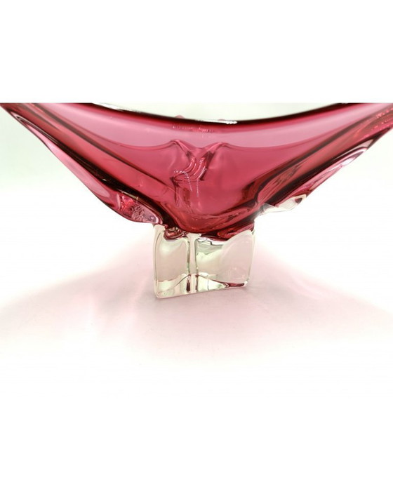 Image 1 of Eine große rosa Kunstglasschale