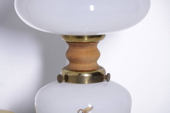 Image 1 of Petroleumlamp, glazen kap, opaalglas, retro jaren 70