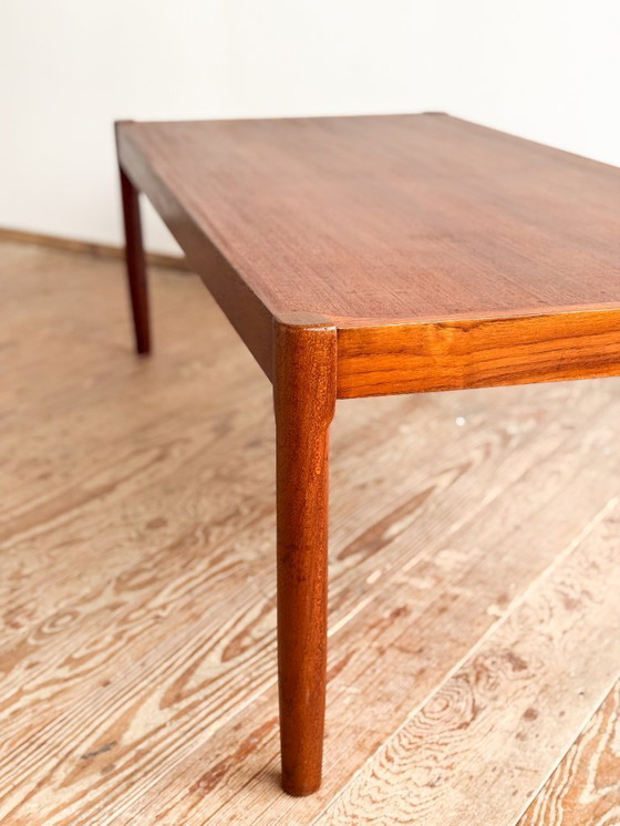 Image 1 of Mesa de centro danesa de teca de mediados de siglo, artesanía en madera maciza