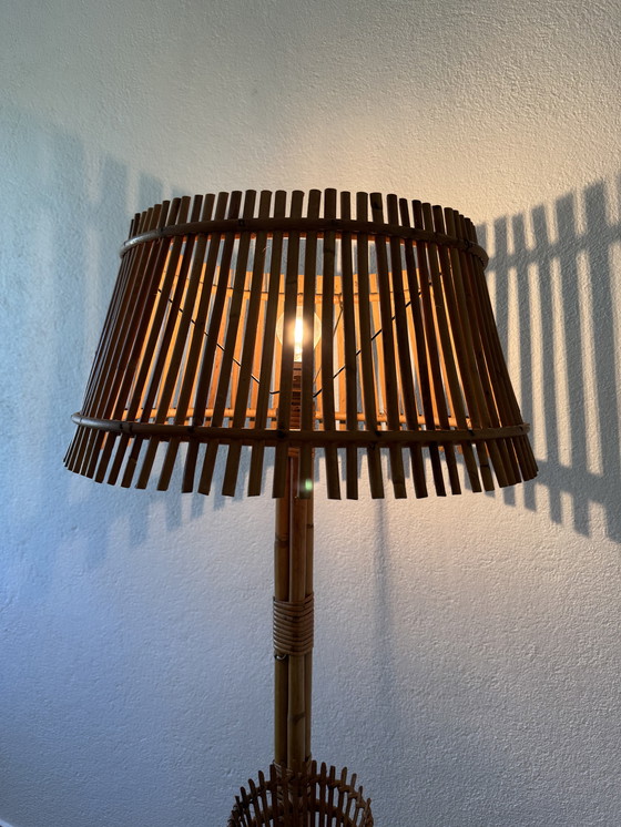 Image 1 of Lámpara de pie con soporte para plantas de ratán de los años 50