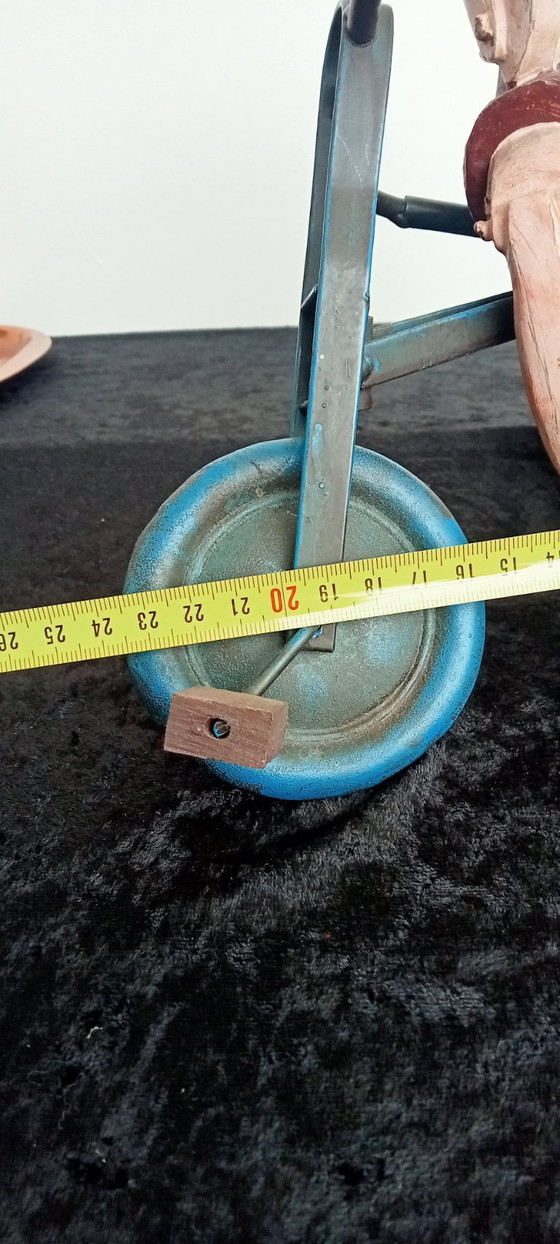 Image 1 of Objet de collection : Statue artisanale de Pinocchio sur un tricycle