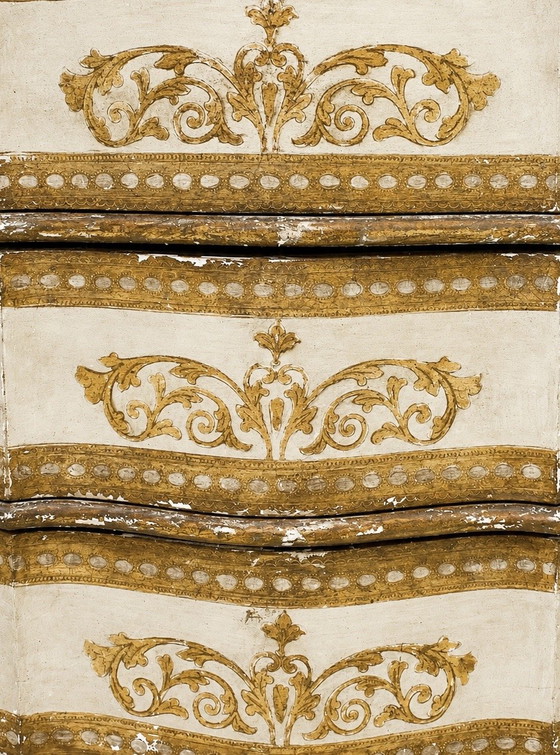 Cassettiera a tre cassetti in legno dorato in stile rinascimentale italiano – Cassettiere, Wood (photo 6 of 9)