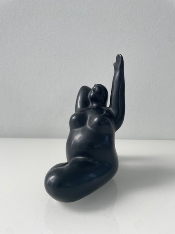 Image 1 of Set di 2 statuette femminili moderne in ceramica nera opaca