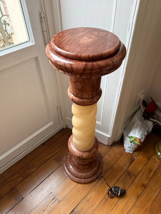 Image 1 of Colonna luminosa/supporto in alabastro