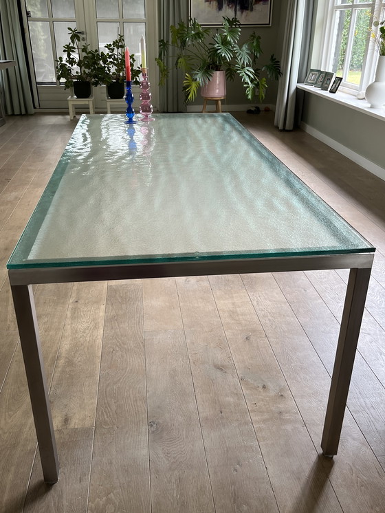 Image 1 of Table de salle à manger Metaform S-16. Structure en acier inoxydable avec plateau en verre brossé
