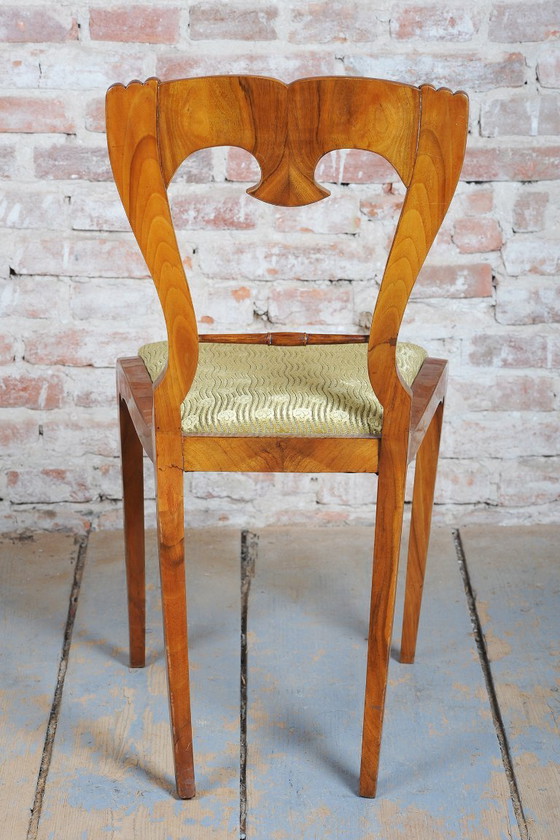 Juego de cuatro sillas Biedermeier restauradas, de nogal, de estilo polaco y checo, de la década de 1840. (photo 8 of 14)
