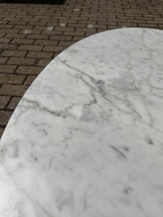 Image 1 of Originele Knoll Tulip Ovale Salontafel Eero Saarinen in Arabescato mat 107x70