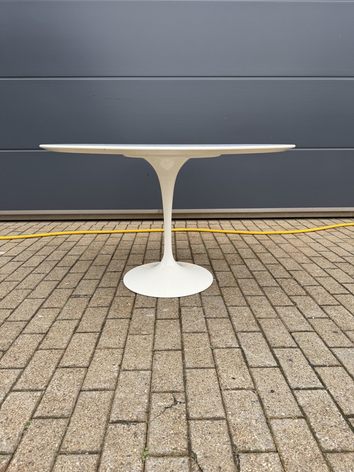 Original round Knoll Tulip dining table (120cm) white laminate Eero Saarinen