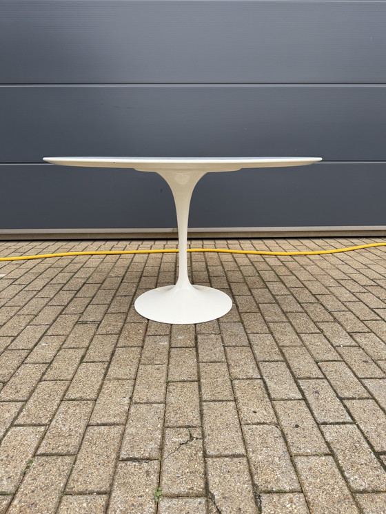 Image 1 of Original round Knoll Tulip dining table (120cm) white laminate Eero Saarinen