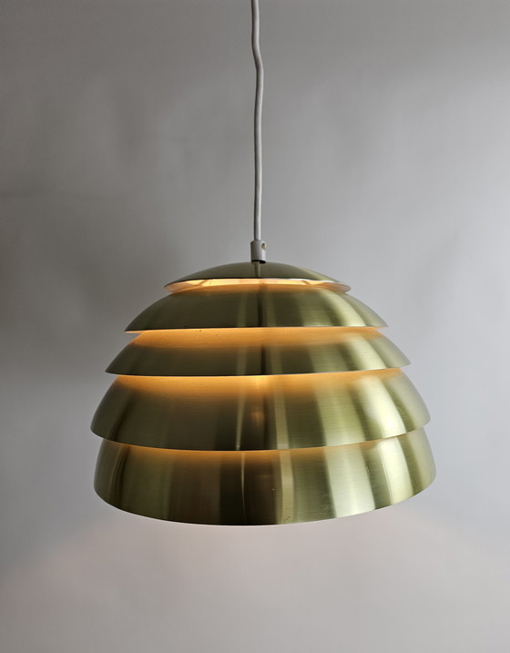 Image 1 of Lampada a sospensione a cupola vintage di Hans Agne Jacobsen AB per Markaryd, Svezia, modello T325/450 'Lamingo'.