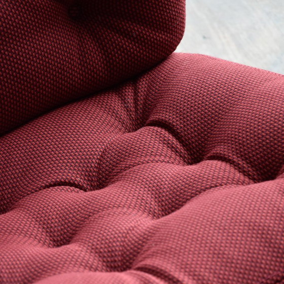 Artifort F975 Armchair, Textile, Red (photo 2 of 9)
