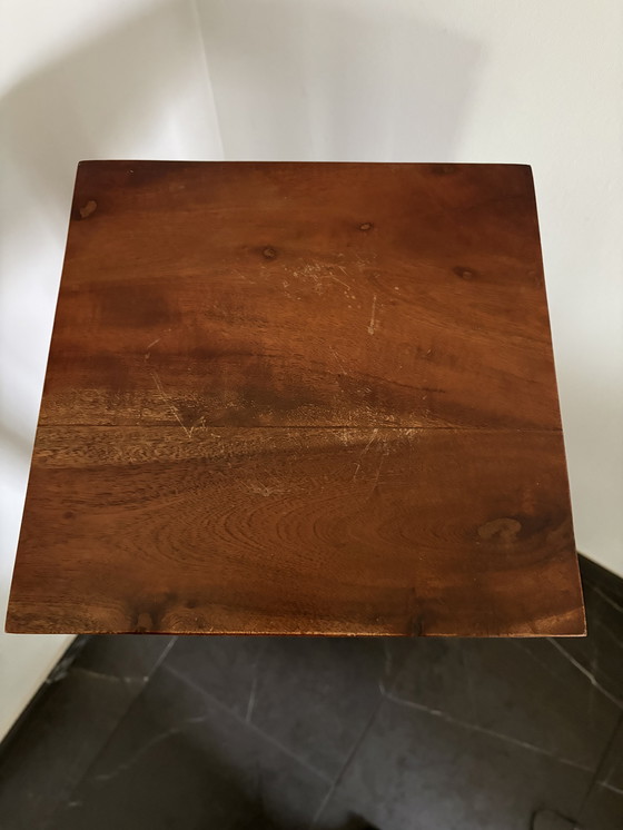 Image 1 of Mesa auxiliar alta/estante de columna de madera de teca antigua – Indonesia