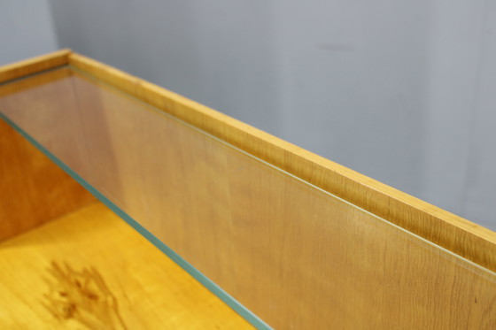 Image 1 of Nachtkastjes en ladekast met glazen legplank uit 1960, Tsjecho-Slowakije