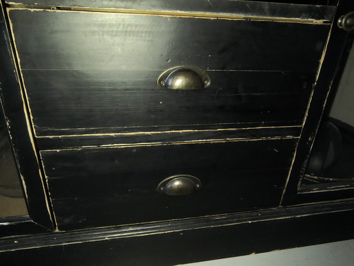 credenza rustica con vetrina