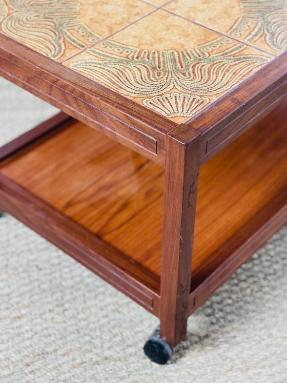 Image 1 of Table basse vintage en teck et céramique à roulettes, 1960