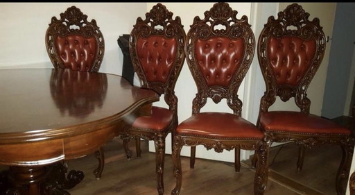 Barockes Esszimmer mit 4 Lederstühlen