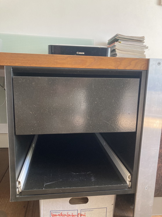 Image 1 of Escritorio/mesa de diseño único con tapa de roble