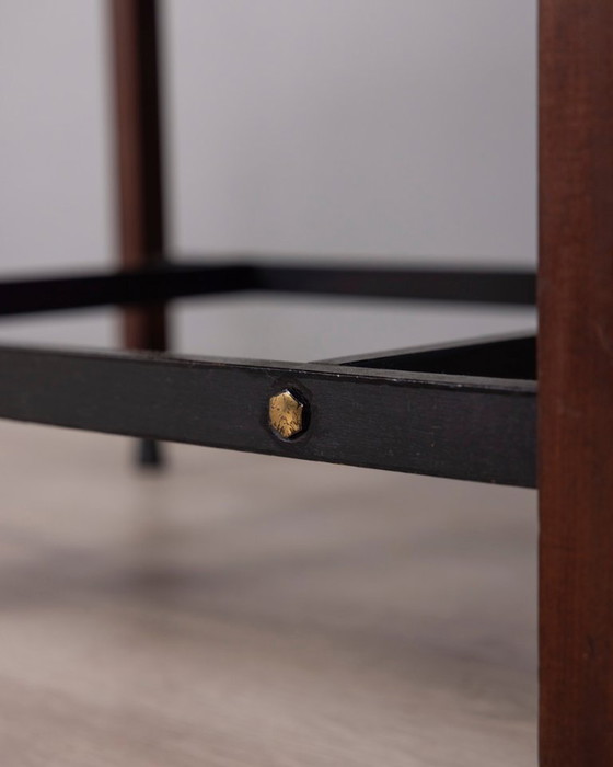 Image 1 of Vintage houten salontafel uit de jaren 60 met Italiaans design.