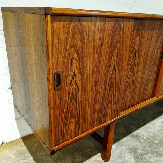 Image 1 of Bellissima credenza di grandi dimensioni di metà secolo con impiallacciatura in palissandro di Fristho, anni '60