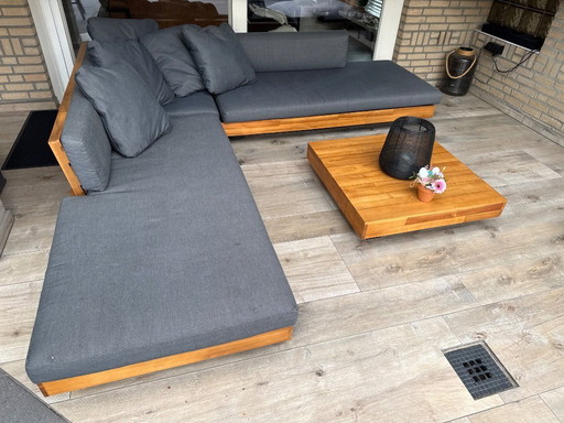 Banc de salon avec table assortie