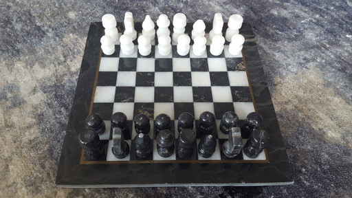 Jeu d'échecs en marbre