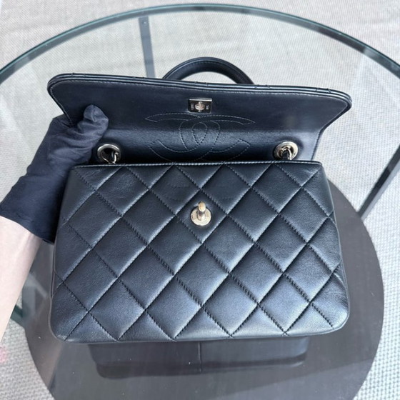 Image 1 of Chanel Trendy CC Petit - Cuir d'agneau matelassé noir et finitions dorées